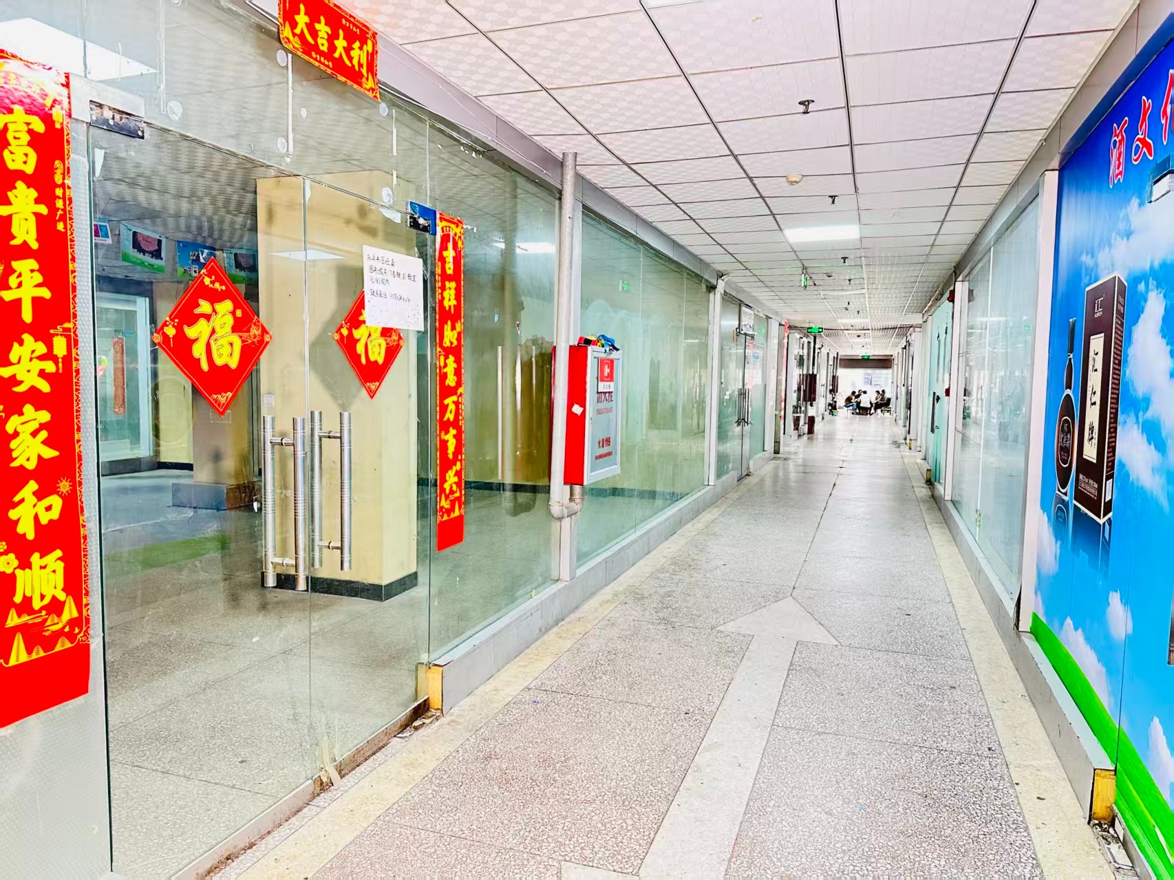 白常路园区位于洛阳市老城区春都路商贸核心区域，周边商业氛围成熟，交通便利，配套完善。依托传统副食品商贸资源，园区具备良好的经营基础和人气优势，是企业办公、商品展示、批发零售及创业发展的理想选择。